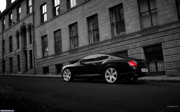 Автомобильные обои Бентли (Bentley) 1920x1200 пикселей, , Бентли, Bentley, черный, дорога, авто, город, здание, серый, черно-белый