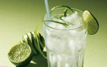 Красивые обои с напитками - лайм и лед, коктейль, , лайм, лимон, трубочка, стакан, лед, зеленый, коктейль