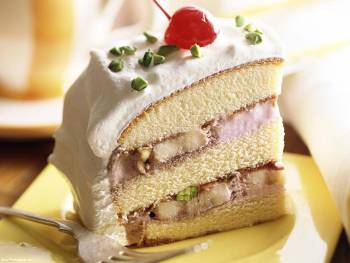 Кусок пирога с вишенкой - красивые обои, , вишня, пирог, вилка, суфле, красный, белый, желтый, еда, торт