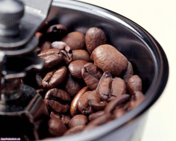 Кофемолка и зерна жареного кофе - обои 1280x1024, , кофе, зерно, кофемолка, черный, коричневый