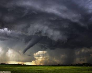 Торнадо фото - красивые обои природной стихии, торнадо, , торнадо, смерч, тучи, небо, ветер, поле, зеленый, серый