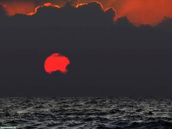 Фото красный закат на море - обои 1600x1200, , 1600x1200, закат, солнце, красный, море, волны, серый, тучи, мрачный, темный