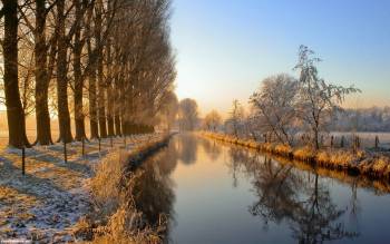 Обои - зимняя река, скачать обои 1920x1200 пикселей, , 1920x1200, река, зима, снег, дерево, голубой, отражение