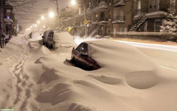 Заснеженный город - заваленные снегом автомобили, , авто, город, дорога, занос, завал, зима, фонарь, здание