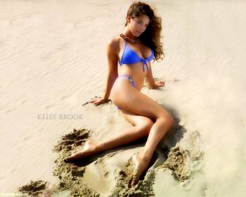 Девушка в синем нижнем купальнике - обои 1280x1024 пикселей, , девушка, брюнетка, белье, купальник, лифчик, трусики, море, песок, пляж