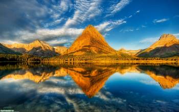 Шикарные обои природы 1920x1200, желтая гора, , горы, озеро, небо, отражение, вода, облака, фото