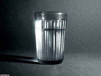 Черно-белые ретро-обои: стакан с водой, , ретро, стакан, стекло, вода, черно-белый