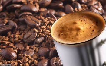 Кофе в чашке и кофейные зерна, скачать широкоформатные обои, , кофе, пенка, зерно, чашка, напиток