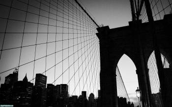 Через мост: черно-белые обои скачать, , мост, черно-белый, город, мегаполис