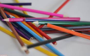 Разбросанные в беспорядке разноцветные карандаши, , карандаш, разноцветный, макро, фото