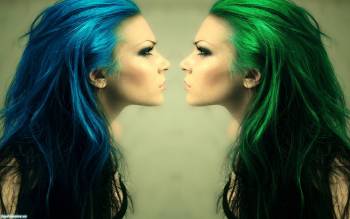 Зеркальное отражение - скачать обои, , зеркало, волосы, близнецы, девушки