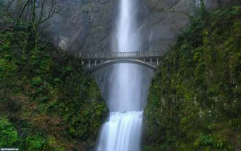 Мост у водопада - скачать обои бесплатно, , водопад, мост, скалы, горы