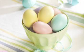 Разноцветные яйца в кружке, скачать широкоформатные обои, , яйца, кружка, Пасха