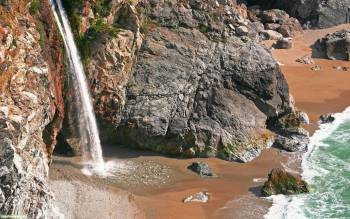 Водопад и скалы - скачать обои бесплатно, , водопад, скалы, море, берег