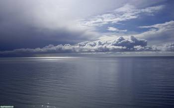 Облачное небо над тихим океаном - обои скачать, , небо, океан, гладь, облака