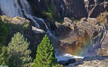 Шумные водопады и камни - скачать бесплатно обои, , водопад, ель, сосна, камни