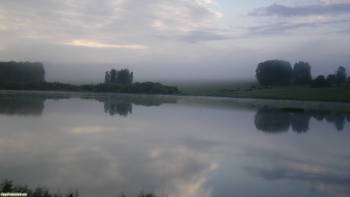 Качаем широкоформатные обои природы - на озере, , озеро, отражение, небо, облака, горизонт