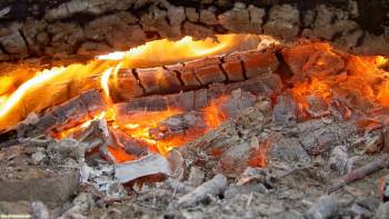 Тлеющие в костре дрова, красивые обои - огонь, , огонь, дрова, костер, пепел, пламя, жар