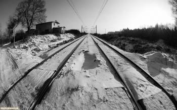 Железнодорожное полотно зимой, широкоформатные обои, , черно-белый, железная дорога, рельсы, снег, зима, холод, небо
