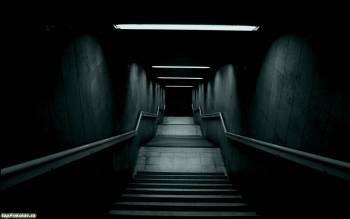 Скачать мрачные обои - лестница вниз, , вниз, лестница, мрачный, черно-белый, метро