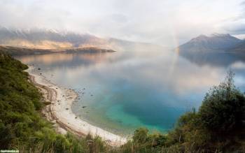 Скачать фотообои - озеро в Новой Зеландии, , природа, озеро, Новая Зеландия, радуга, туман, дымка, лес, горы