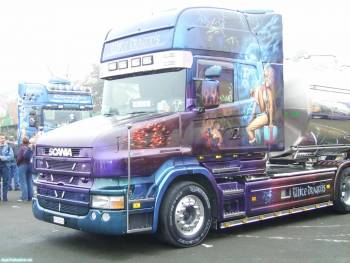 Разрисованный грузовик, обои с грузовиками 1600х1200, , граффити, грузовик, авто, выставка