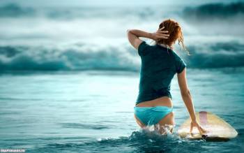 Девушка с доской для серфинга - обои 1440x900 пикселей, , девушка, волны, доска, серфинг