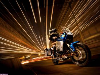 На спортивном мотоцикле в тоннеле, обои 1920х1440, , мотоцикл, скорость, огни, тоннель, дорога