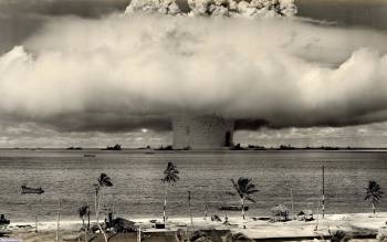 Черно-белое фото ядерного гриба, обои с ядерным грибом, , ядерный взрыв, взрыв, гриб, черно-белый