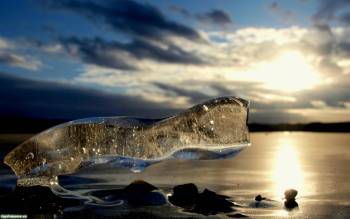 Кусочек льда на закате, шикарные обои природы, , природа, лед, закат, небо, прозрачность, море, макро, фото