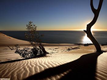 Шикарные обои 1600х1200 - пустынный пейзаж, , пейзаж, пустыня, рассвет, песок, берег, пляж