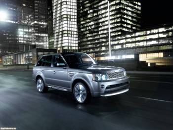 Land Rover в ночном городе  - обои 1600x1200 пикселей, , Land Rover, город, авто, ночь