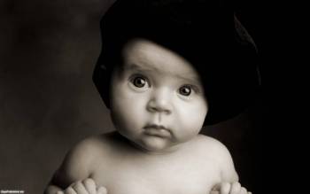 Малыш в шапке - обои с детьми, , малыш, взгляд, невинность, чистота