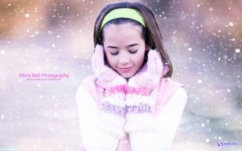 Обои - девочка подросток в пушистых рукавицах, , девочка, дети, рукавицы, снег, снегопад, снежинки, зима