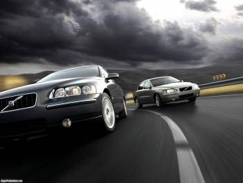 Обои Volvo на рабочий стол, большие обои Volvo, , авто, дорога, поворот, скорость, тучи, небо, перед дождем, разделительная полоса, Volvo