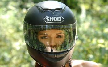 Спортивные обои – девушка в мотоциклетной каске, , мотоспорт, девушка, каска, шлем
