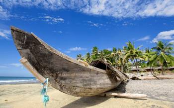 Обои: старая лодка, обои с деревянной лодкой, , лето, лодка, песок, пляж, океан, тропики, пальмы, остров, небо, облака, деревянная лодка