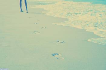 Следы на песке - обои на рабочий стол, , песок, следы, ноги, берег, море