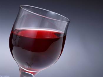 Красное вино в бокале - обои с благородными напитками, , красный, вино, бокал