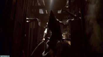 Монстр с огромным мечом из фильма Silent Hill 2, , Silent Hill, Сайлент Хилл 2, меч, ужас, страх, мутант, монстр, кино, коридор, фильм, фильм ужасов