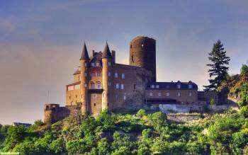 Средневековый замок на скале, обои замок 1920x1200 пикселей, , 1920x1200, замок, средневековье, старина, заросли