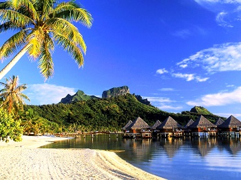 Тропические острова Бора-Бора, Островной пляж, вид вид на остров, Бора-Бора, тропики, пляж, бунгало, пальмы