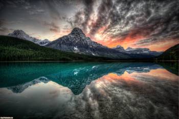Закат на горном озере в Канаде, Обои с пейзажем Канады, Озеро!, Канада, озеро, горы, закат, отражение
